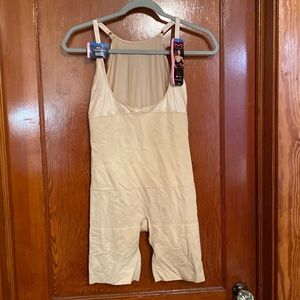 Womens sz XL Maidenform shape wear